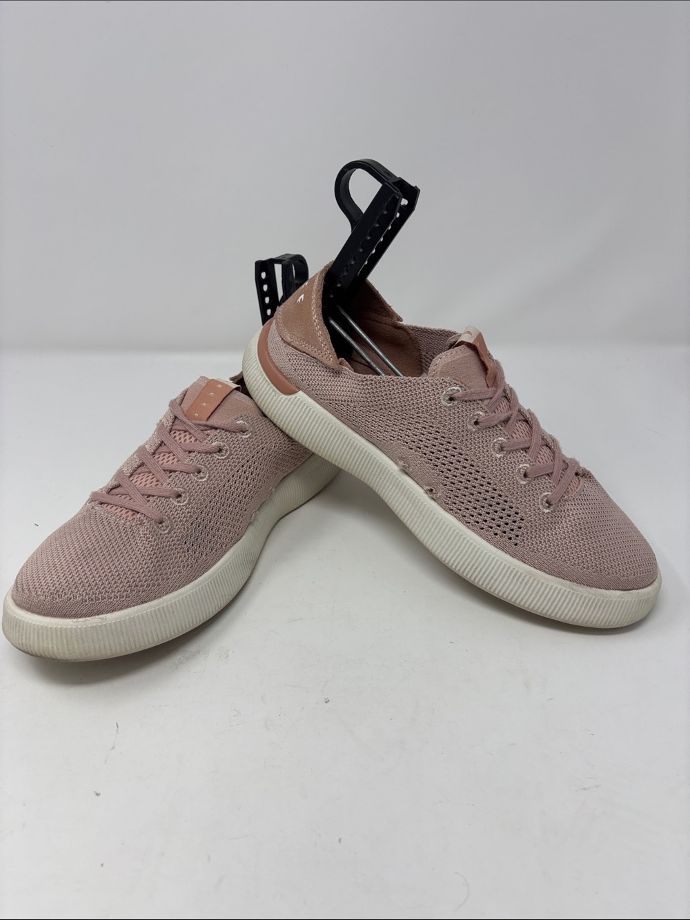 Reef | 7.5 Women's Lightweight Knit Lace-Up Sneakers - Pink